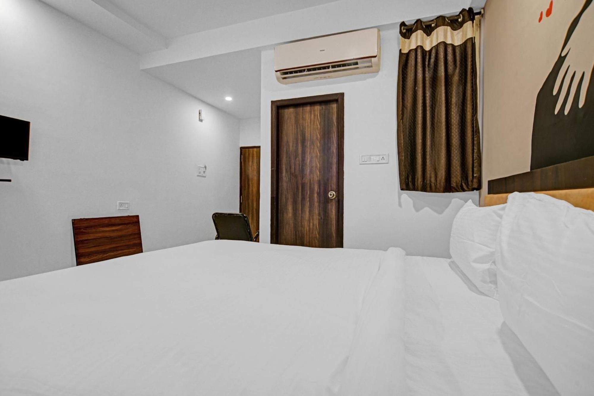 Collection O The Eternity Near Lig Sqaure Hotel Indore Buitenkant foto
