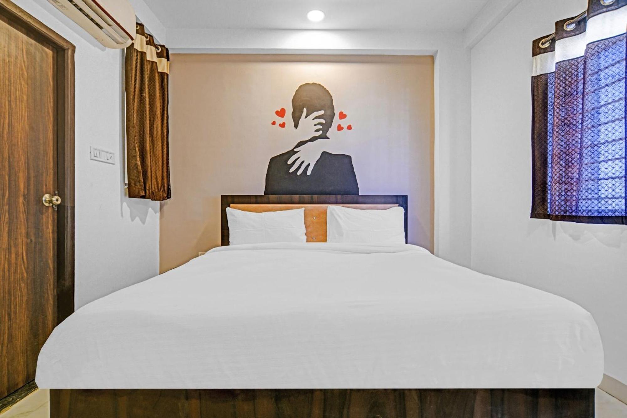 Collection O The Eternity Near Lig Sqaure Hotel Indore Buitenkant foto