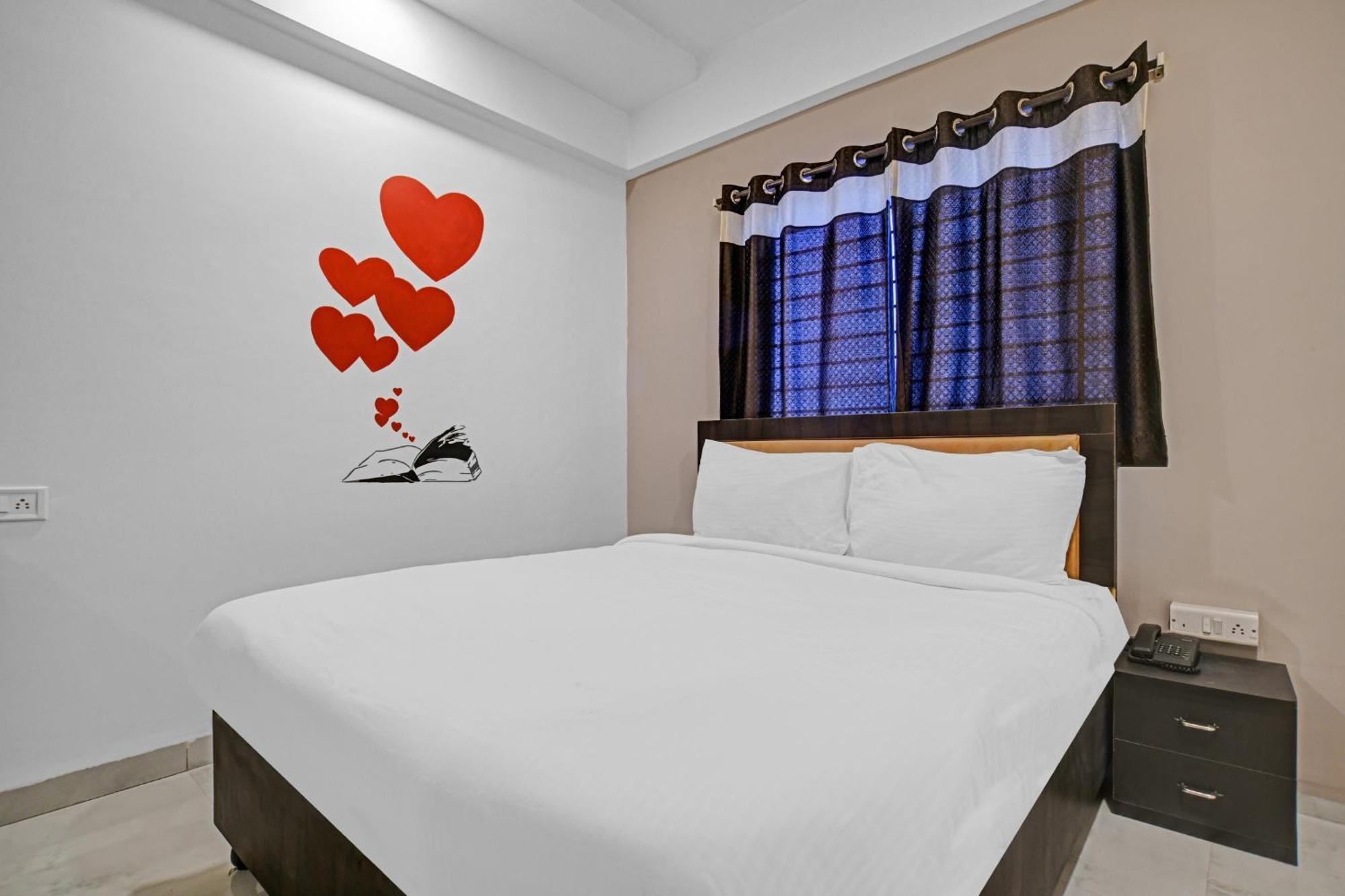 Collection O The Eternity Near Lig Sqaure Hotel Indore Buitenkant foto